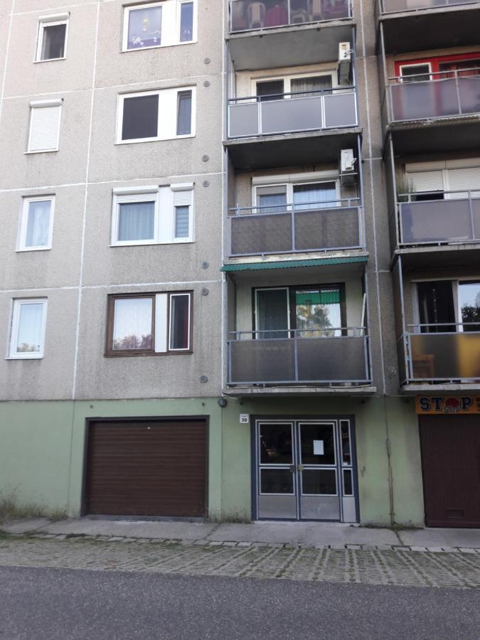 Stúdió+19 Apartman Kazincbarcika Exterior foto